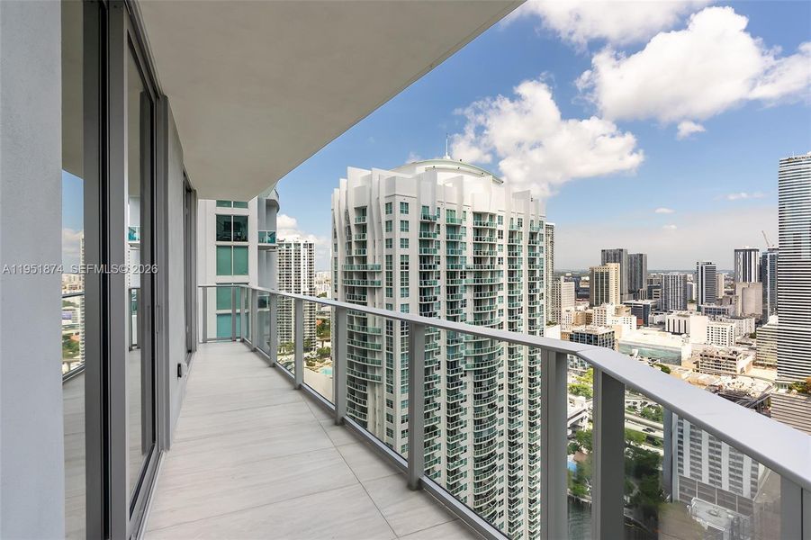 Condo located in Miami, FL showcasing its design and architecture (Image 32).
