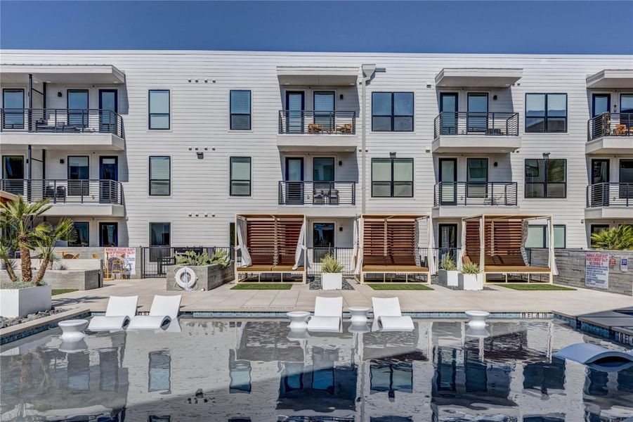 Condo located in Austin, TX showcasing its design and architecture (Image 3).