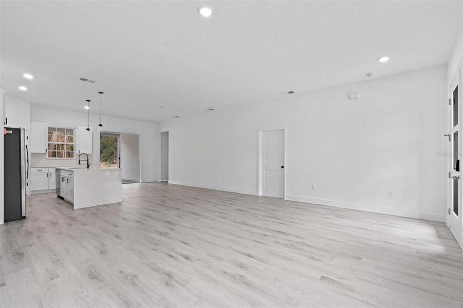 Spacious, unfurnished interior of a new home in , Ocala (Image 17).