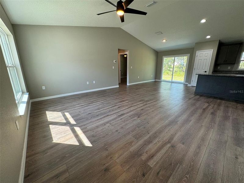 Spacious, unfurnished interior of a new home in , Ocala (Image 24).
