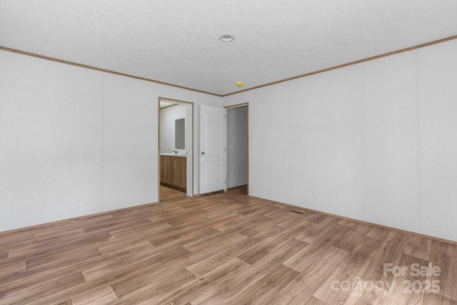 Spacious, unfurnished interior of a new home in , Lincolnton (Image 15).