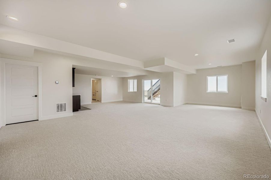 Spacious, unfurnished interior of a new home in Timber Ridge, Colorado Springs (Image 23).