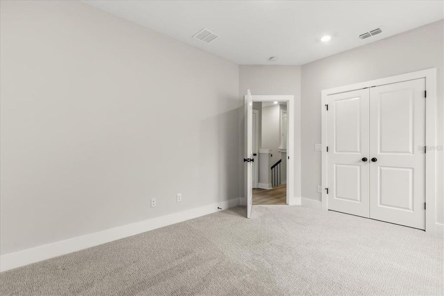 Spacious, unfurnished interior of a new home in , Orlando (Image 19).