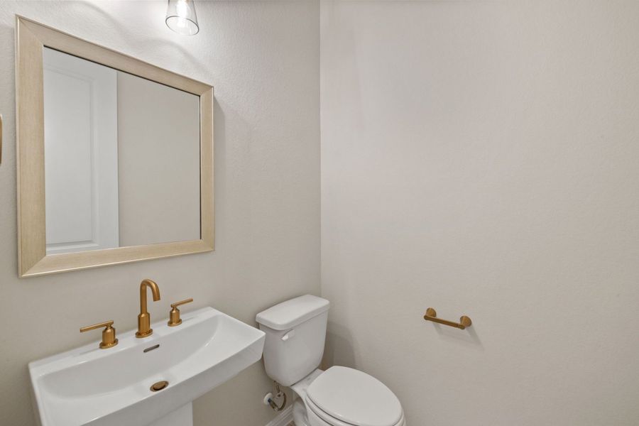 Representative furnished interior of a home built from the Ashlyn by Ashton Woods in Provence, Austin (Image 8).