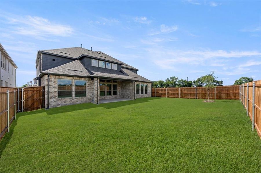 Exterior details and patio area of a home in Brookfield, Melissa (Image 23).