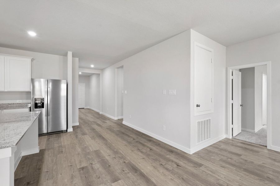 Spacious, unfurnished interior of a new home in Lexington Heights, Willis (Image 15).