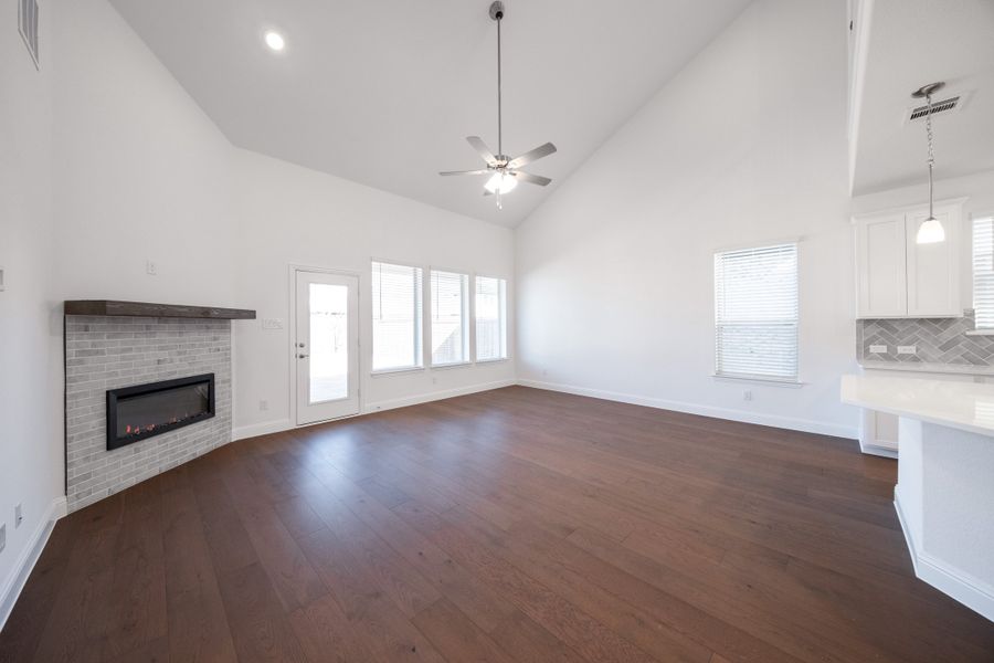 Spacious, unfurnished interior of a new home in Enclave at Legacy Hills, Celina (Image 21).