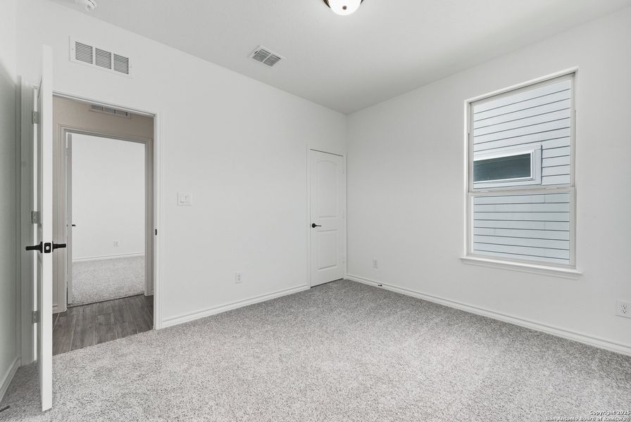 Spacious, unfurnished interior of a new home in Bison Ridge, San Antonio (Image 7).