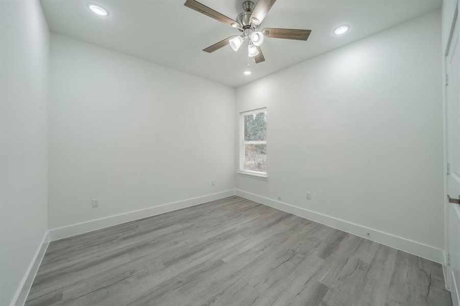 Spacious, unfurnished interior of a new home in , Log Cabin (Image 9).