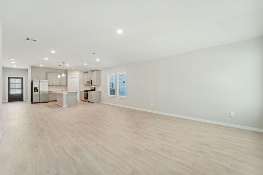 Spacious, unfurnished interior of a new home in Stewart's Ranch, Conroe (Image 35). Spacious, unfurnished interior of a new home in Stewart's Ranch, Conroe (Image 35).