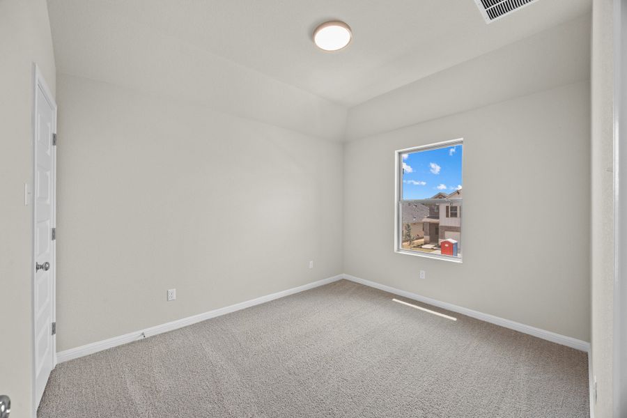 Spacious, unfurnished interior of a new home in Trinity Ranch, Elgin (Image 29).