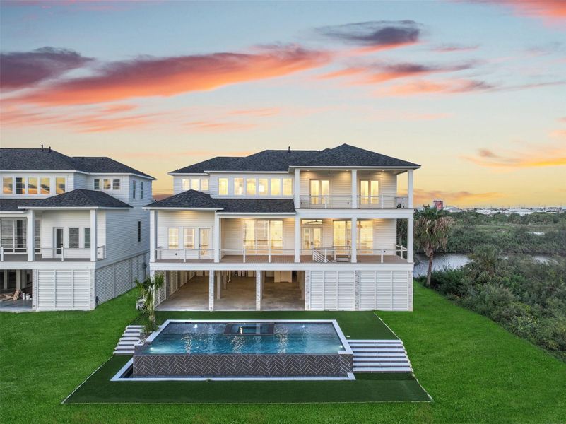 Exterior details and patio area of a home in , Galveston (Image 4).