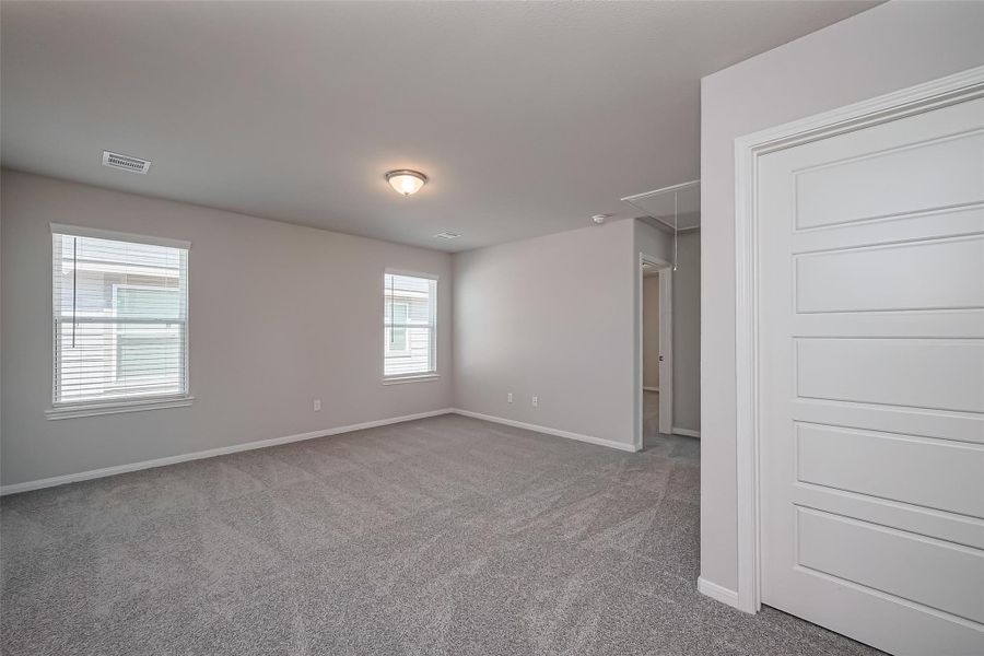 Spacious, unfurnished interior of a new home in River Ranch, Dayton (Image 27).