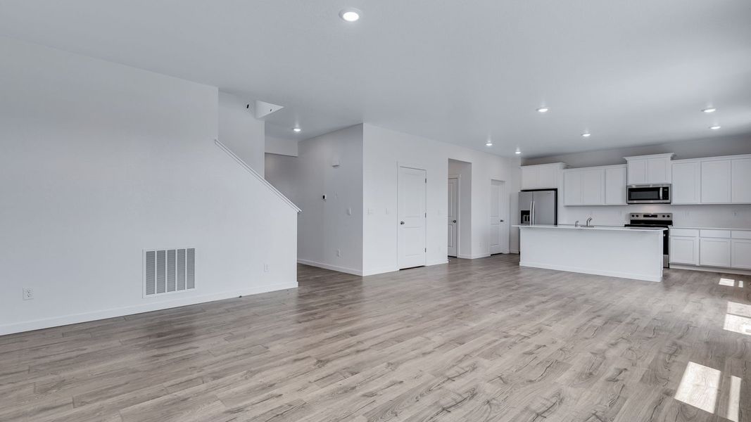 Spacious, unfurnished interior of a new home in Silver Peaks, Lochbuie (Image 19). Spacious, unfurnished interior of a new home in Silver Peaks, Lochbuie (Image 19).