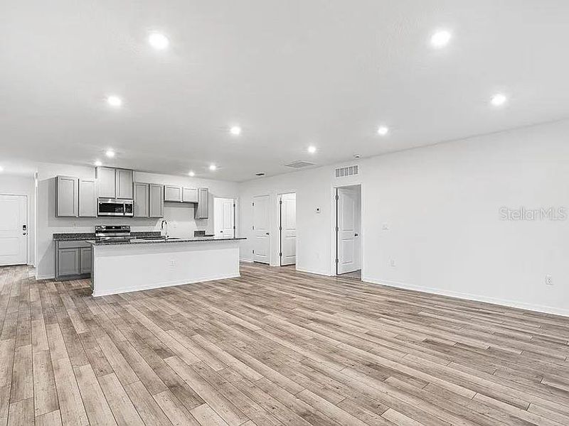 Spacious, unfurnished interior of a new home in Royal Highlands, Brooksville (Image 27).