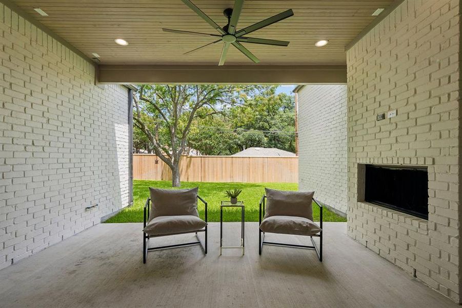 Exterior details and patio area of a home in , Dallas (Image 26).