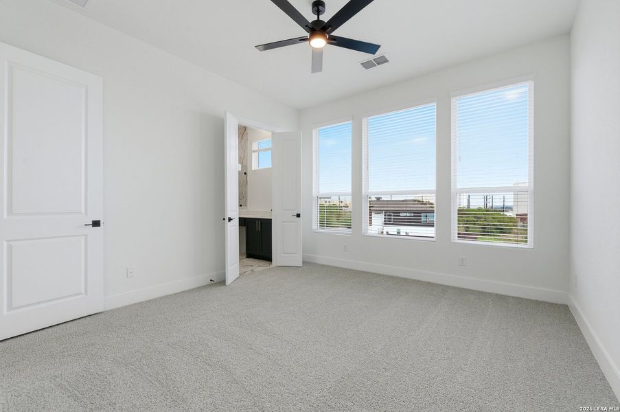 Spacious, unfurnished interior of a new home in Centero at Stone Oak, San Antonio (Image 16).