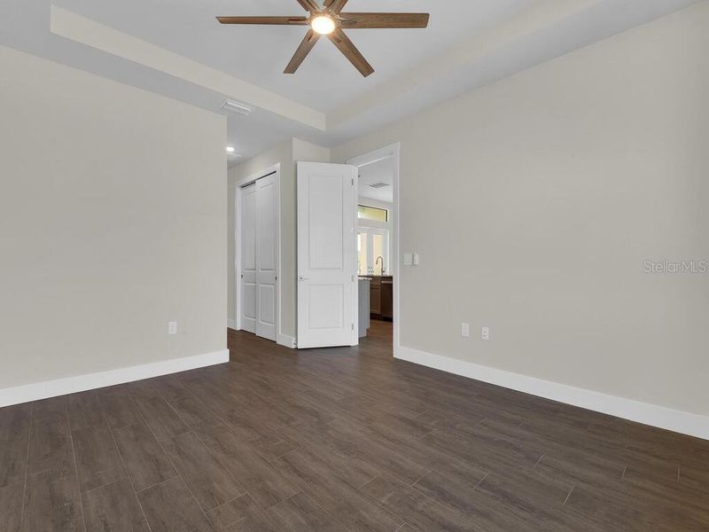 Spacious, unfurnished interior of a new home in , Port Charlotte (Image 14).