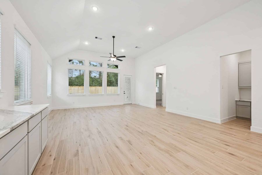 Spacious, unfurnished interior of a new home in Kresston, Montgomery (Image 33).