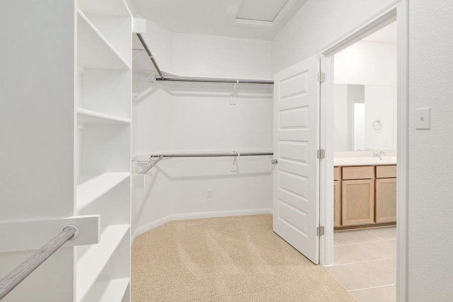 Spacious, unfurnished interior of a new home in Trinity Ranch, Elgin (Image 27).