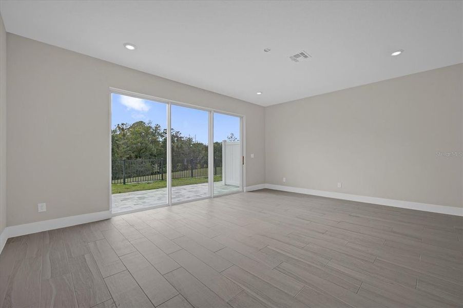 Spacious, unfurnished interior of a new home in , Kissimmee (Image 21).