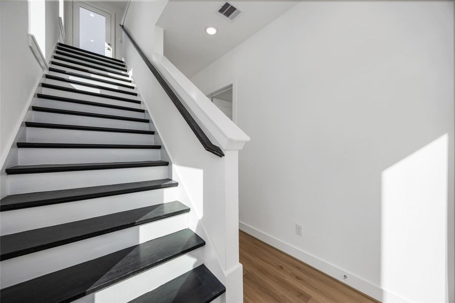 Spacious, unfurnished interior of a new home in , Houston (Image 14).