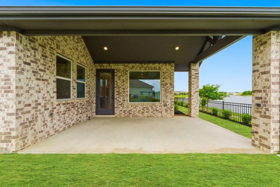 Exterior details and patio area of a home in Towne Lake, Cypress (Image 21).