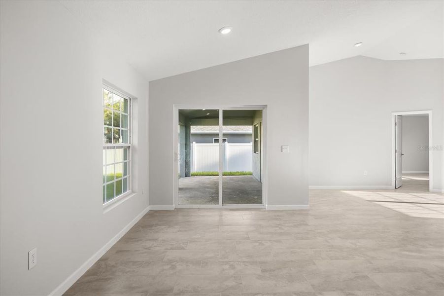 Spacious, unfurnished interior of a new home in , Deland (Image 8).