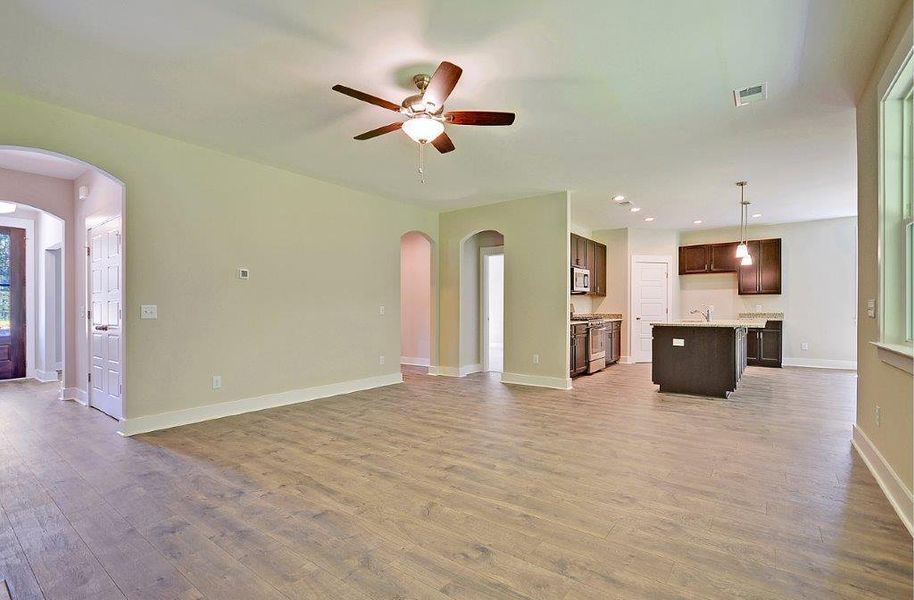 Spacious, unfurnished interior of a new home in Creek Pointe, Moncks Corner (Image 28).