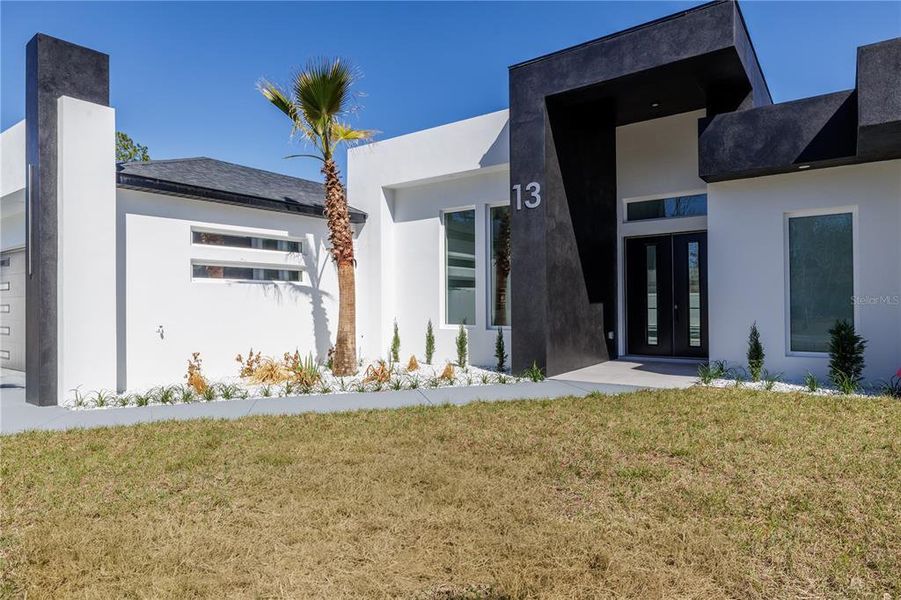 Exterior details and patio area of a home in , Palm Coast (Image 33).