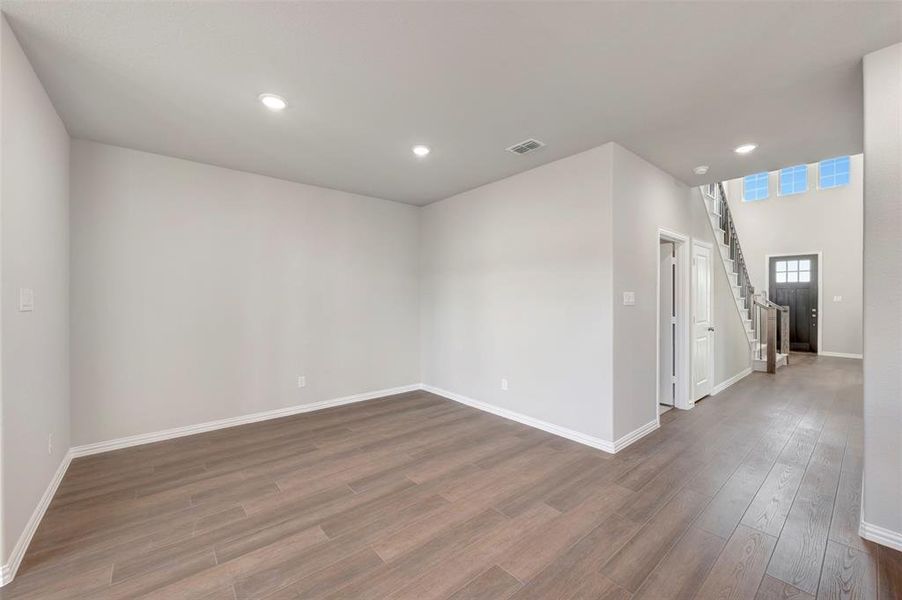 Spacious, unfurnished interior of a new home in Lily Creek at Sutton Fields, Aubrey (Image 19).