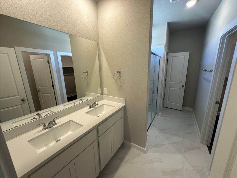 Dual Vanities in Primary Bath