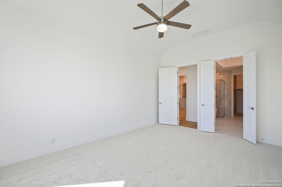 Spacious, unfurnished interior of a new home in Weston Oaks, San Antonio (Image 20). Spacious, unfurnished interior of a new home in Weston Oaks, San Antonio (Image 20).