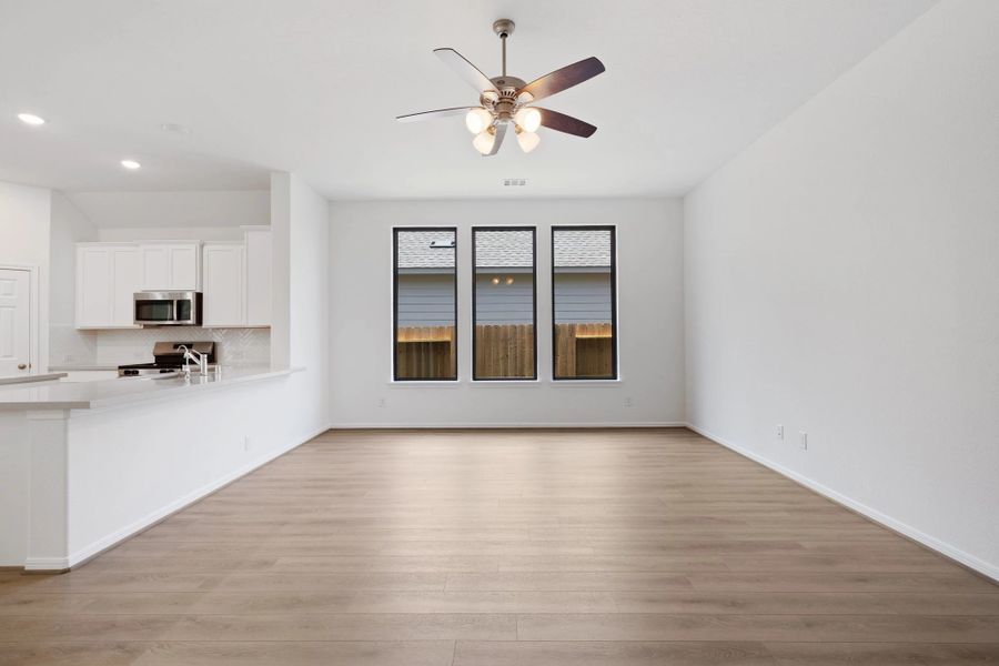 Spacious, unfurnished interior of a new home in Spring Creek Trails, Magnolia (Image 14).