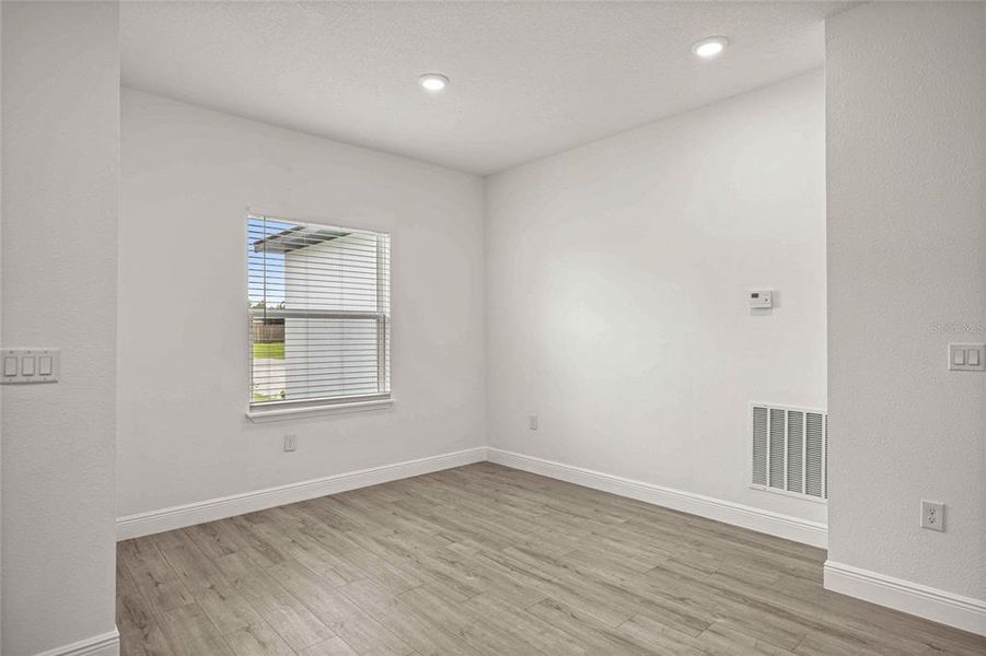 Spacious, unfurnished interior of a new home in , Ocala (Image 27).