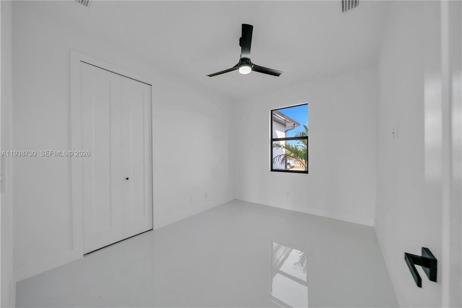 Spacious, unfurnished interior of a new home in , Cape Coral (Image 36).