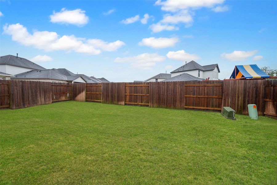 Exterior details and patio area of a home in Elyson, Katy (Image 26).
