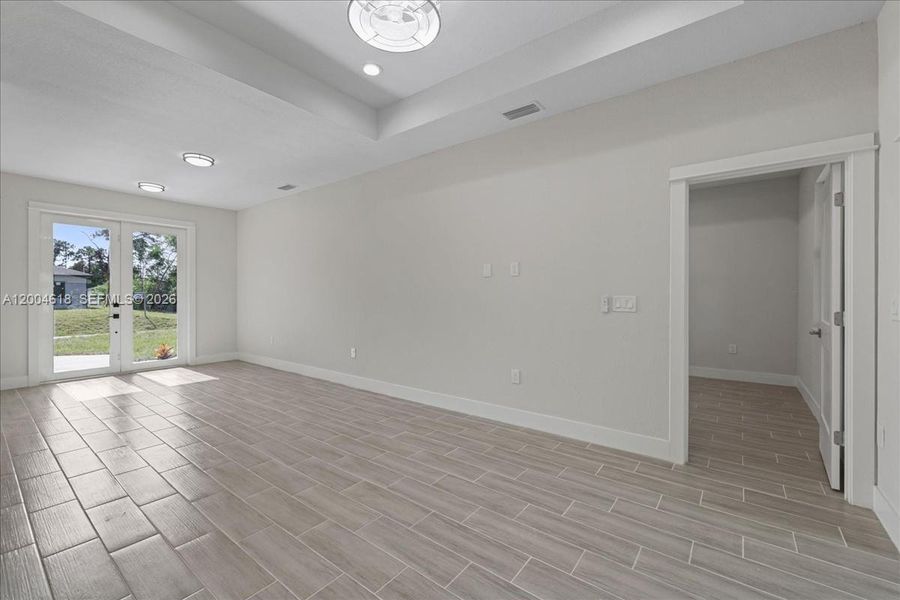 Spacious, unfurnished interior of a new home in , Lehigh Acres (Image 13).