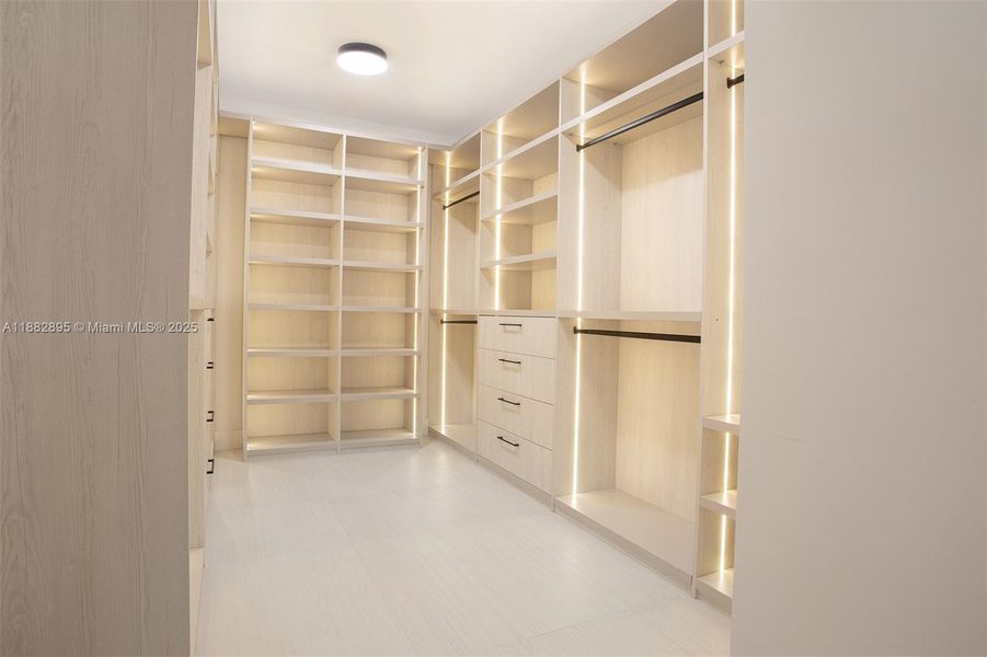 Image 70 of a home in .