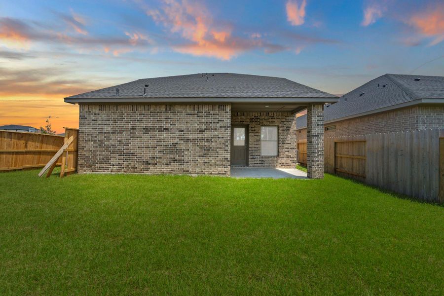 Exterior details and patio area of a home in Laurel Landing, Alvin (Image 3).