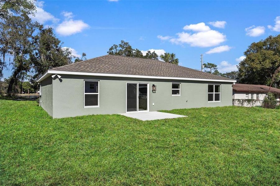 Exterior details and patio area of a home in , Leesburg (Image 3).