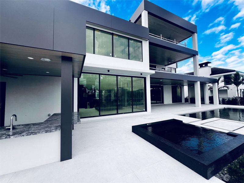 Exterior details and patio area of a home in , Fort Lauderdale (Image 2). Exterior details and patio area of a home in , Fort Lauderdale (Image 2).