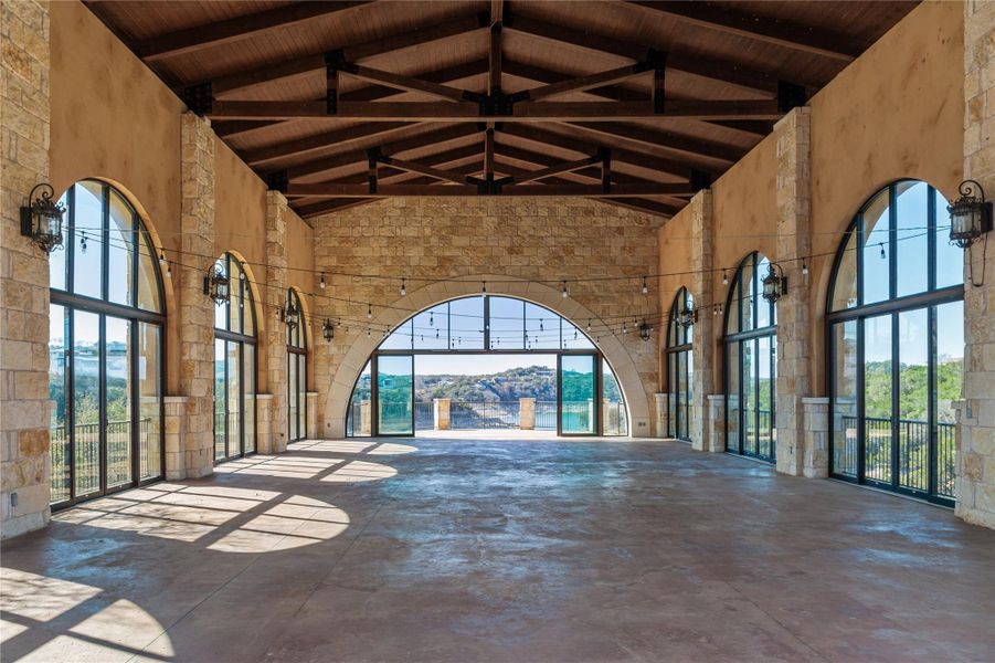 Community amenities in Rough Hollow, Lakeway (Image 25).