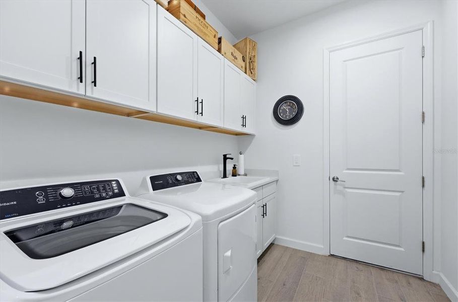 Furnished interior view inside a new home in , Bradenton (Image 34).