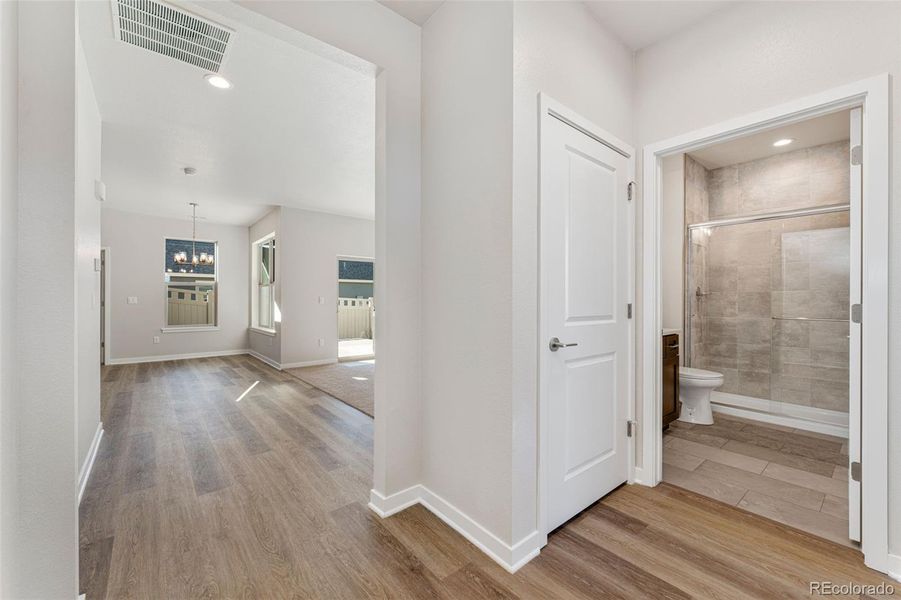 Spacious, unfurnished interior of a new home in The Courtyards at Lupton Village, Fort Lupton (Image 16).