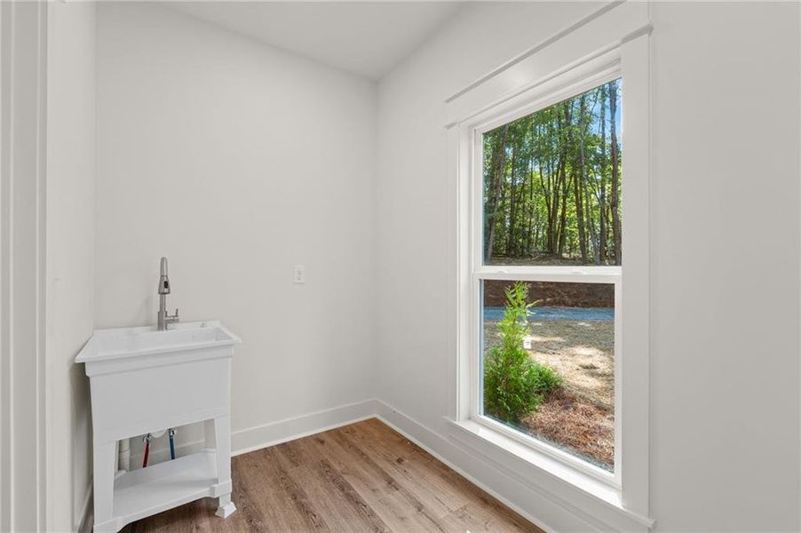 Spacious, unfurnished interior of a new home in , Dahlonega (Image 72).