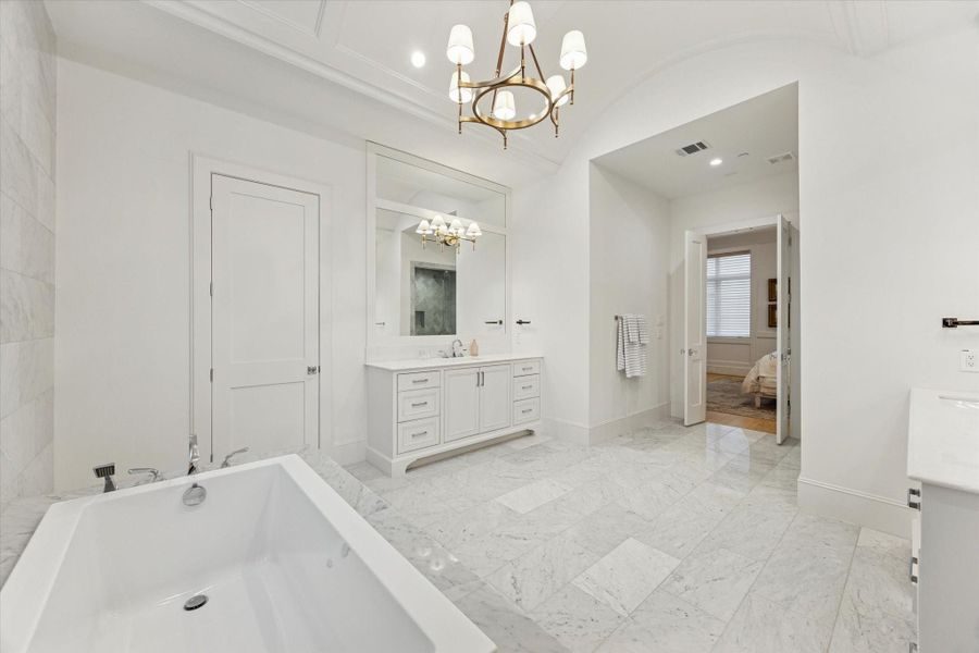 Soaking tub in the primary
