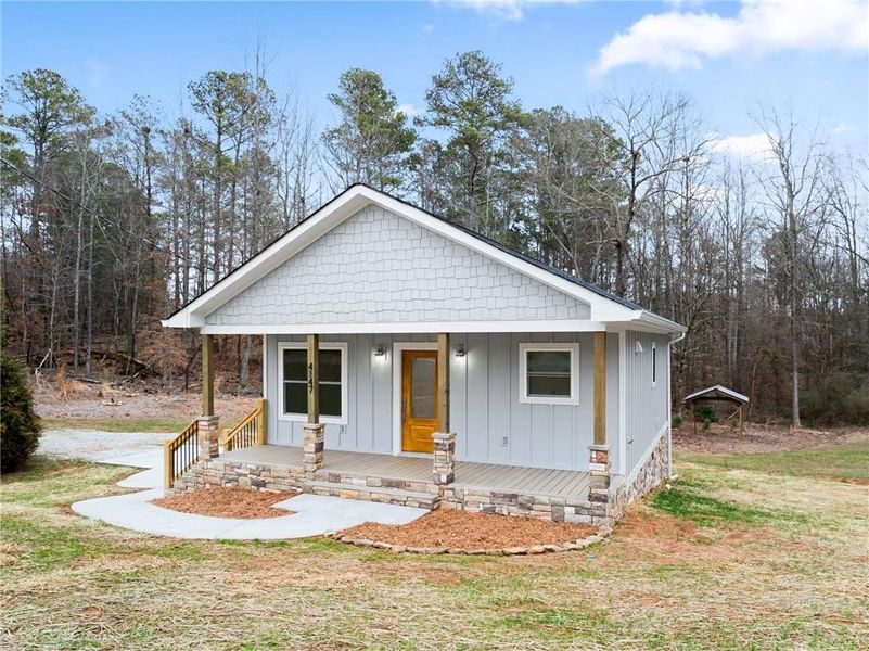 Exterior details and patio area of a home in , Gainesville (Image 20).