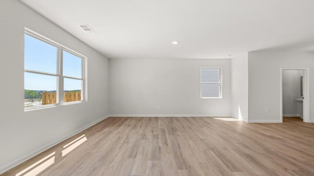 Spacious, unfurnished interior of a new home in Aurora Creek, Dallas (Image 15).