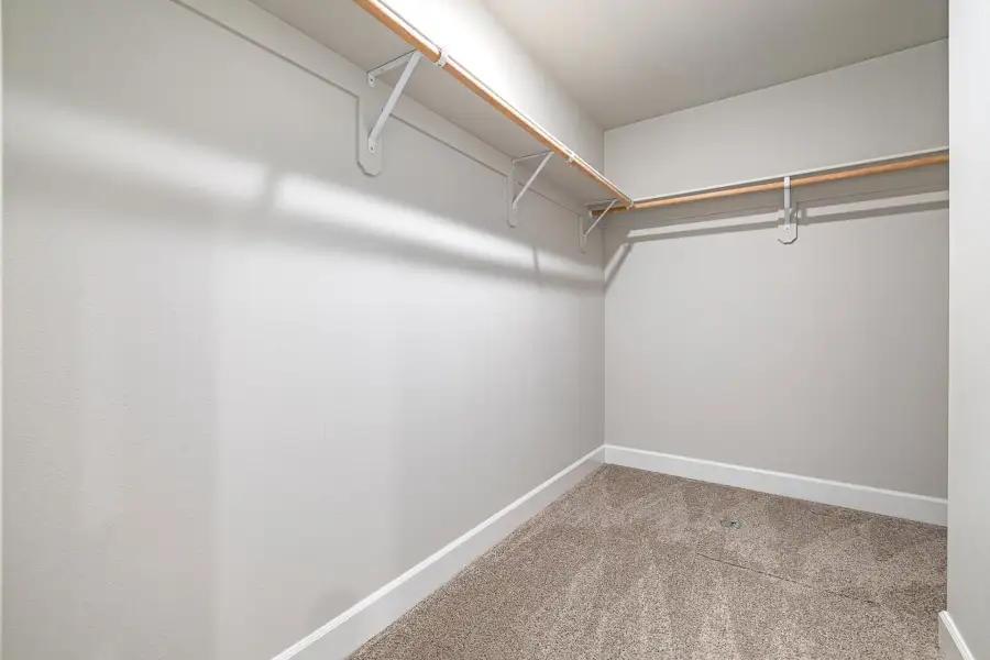 Spacious, unfurnished interior of a new home in McClannahan Summit, Umatilla (Image 17).